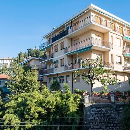 Joivy Cosy Flat With Terrace Near Castle Apartamento